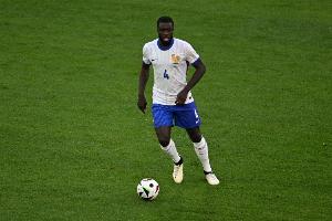 九游娱乐中心-双重打击！官方：于帕梅卡诺左膝有关节内游离体，将伤缺数周