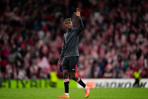 被耍了每体：巴萨对尼科续约怒火中烧，认为被当成抬价工具