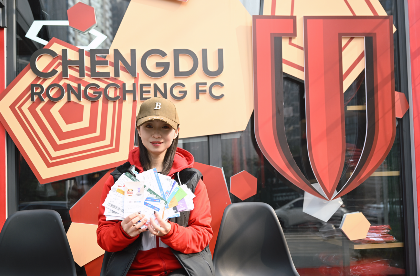 九游用户空间-红星专访｜她是去年成都蓉城唯一主客场全勤球迷：全年看球开销超10万元